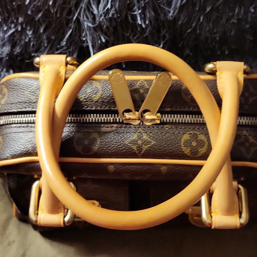 LOUIS VUITTON 🎀 EXCELLENT CONDITION 🩵DISCONTINUED 💄**MANHATTAN PM**💄 - Picture 12 of 14